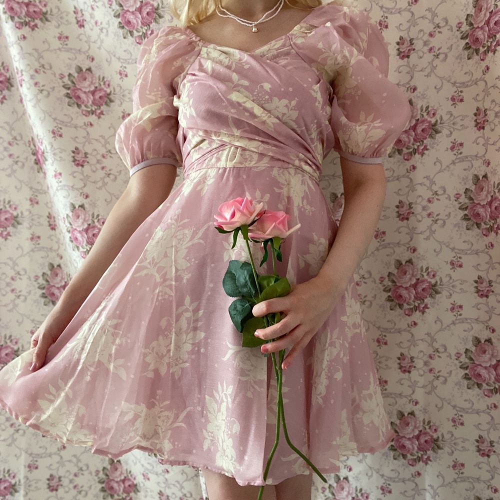 🌻 Floral chicwish wrap dress 💗🌸NWOT